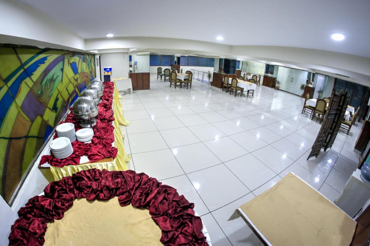 Hotel Crown Inn Karachi Bagian luar foto
