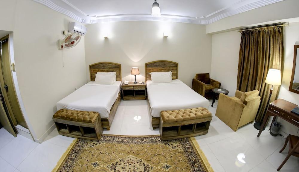 Hotel Crown Inn Karachi Bagian luar foto