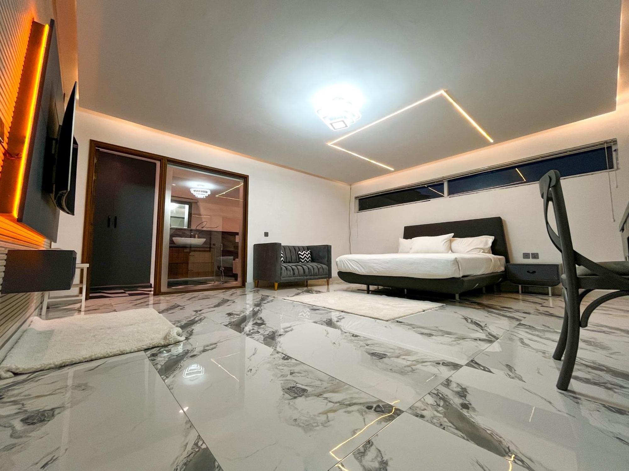 Hotel Crown Inn Karachi Bagian luar foto