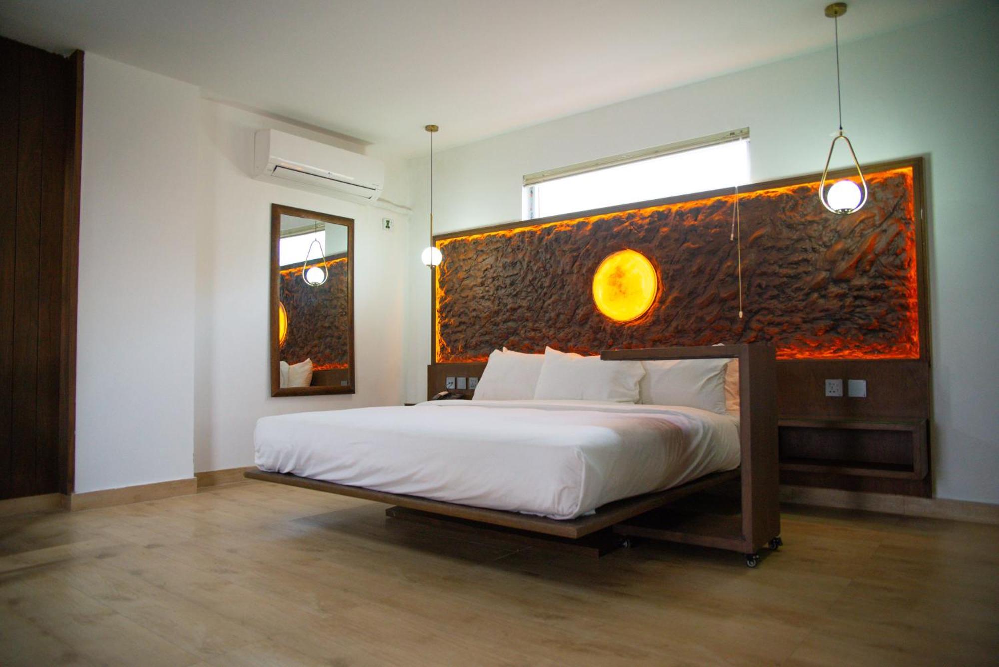 Hotel Crown Inn Karachi Bagian luar foto
