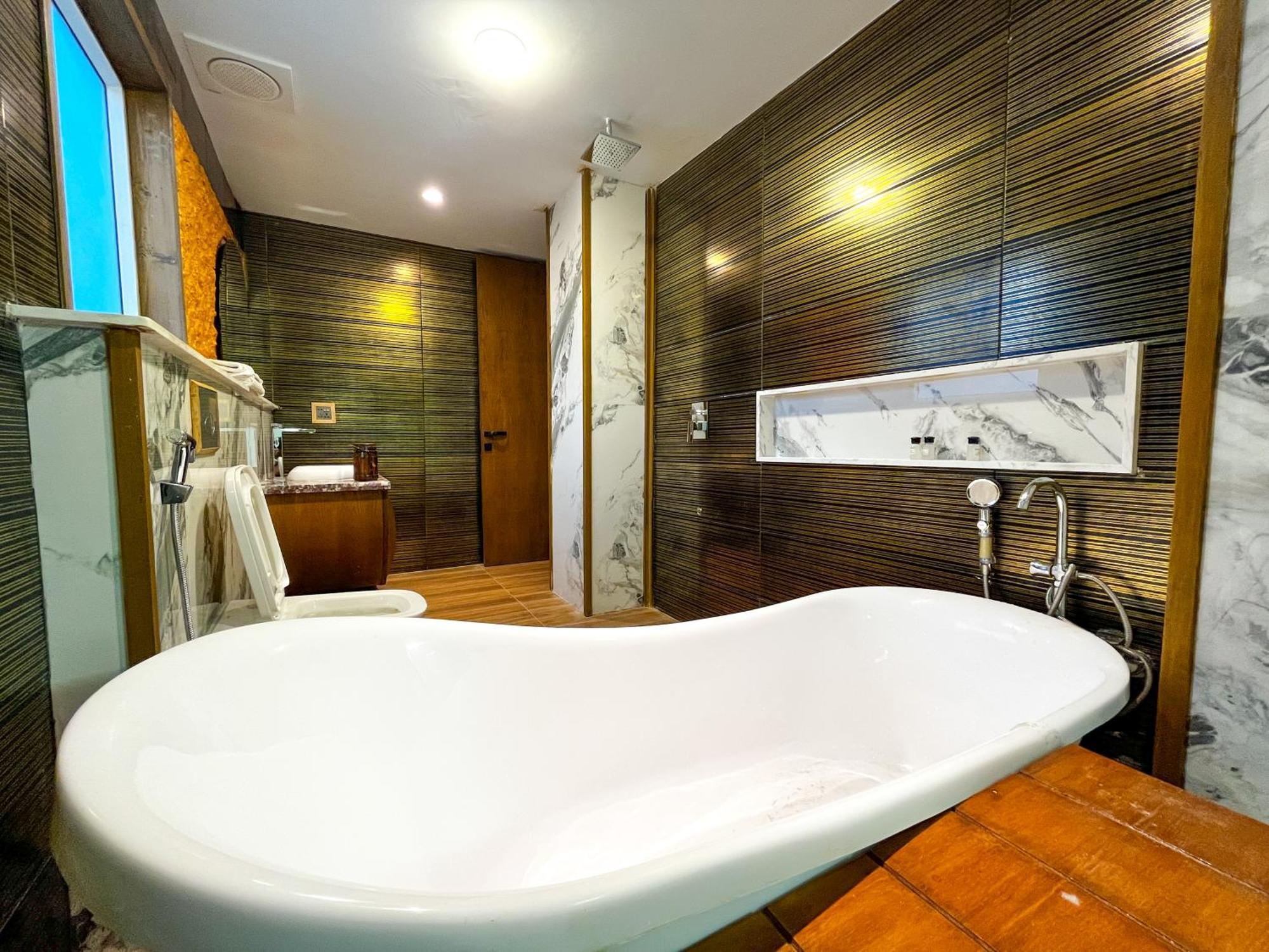 Hotel Crown Inn Karachi Bagian luar foto