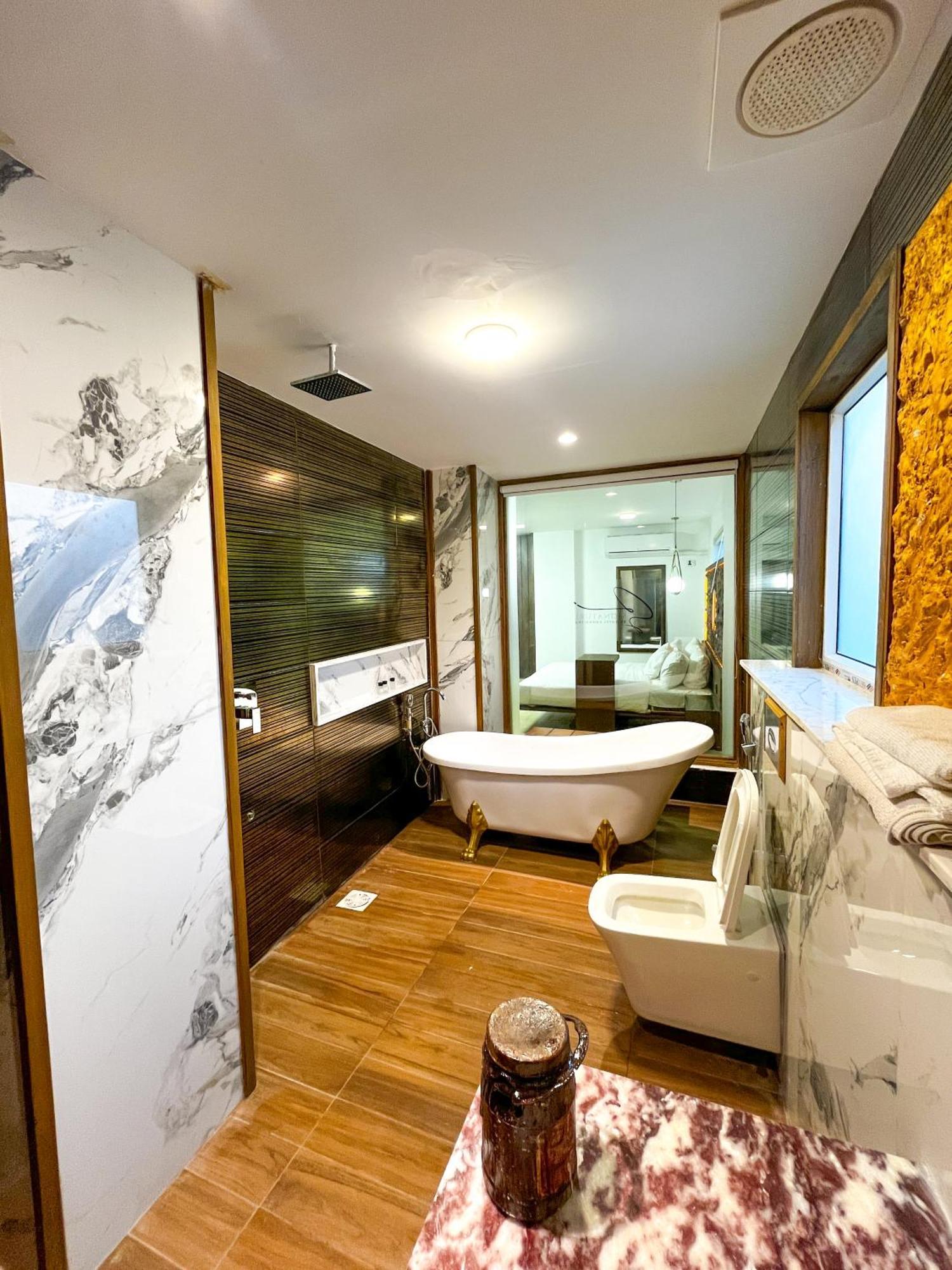 Hotel Crown Inn Karachi Bagian luar foto